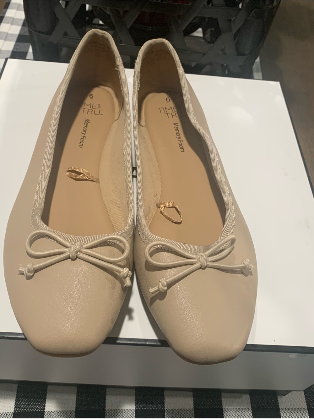 Time and Tru Women's Light Beige Bow Ballet Flats